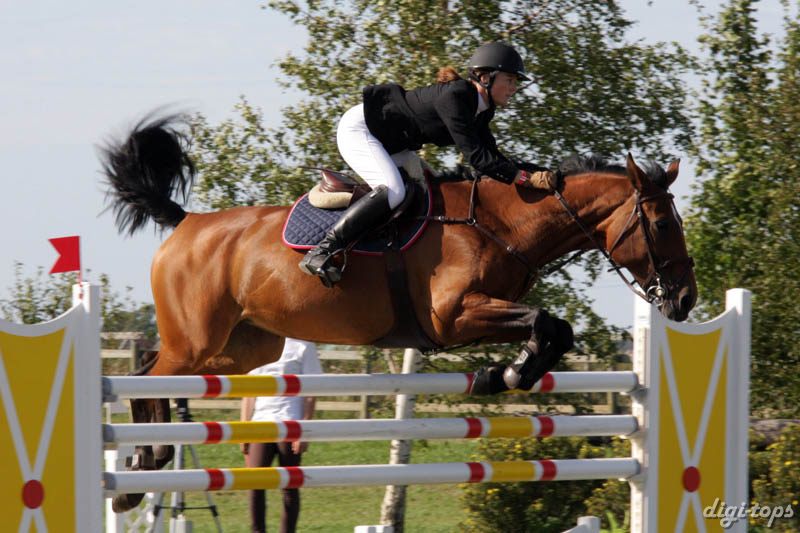 20080831_155030_0119 Victoria Almgren Red Midt Light