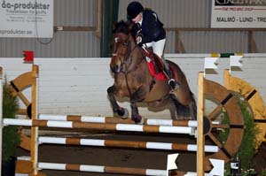 Runsteen_Petronella_Sprighty_Abloom_1d_20090403_175224_0136